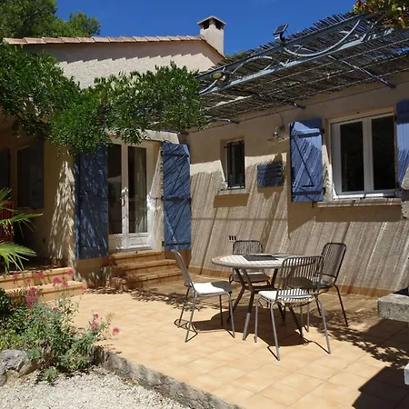 A L'abri Du Mistral By Interhome Nyaraló Collorgues